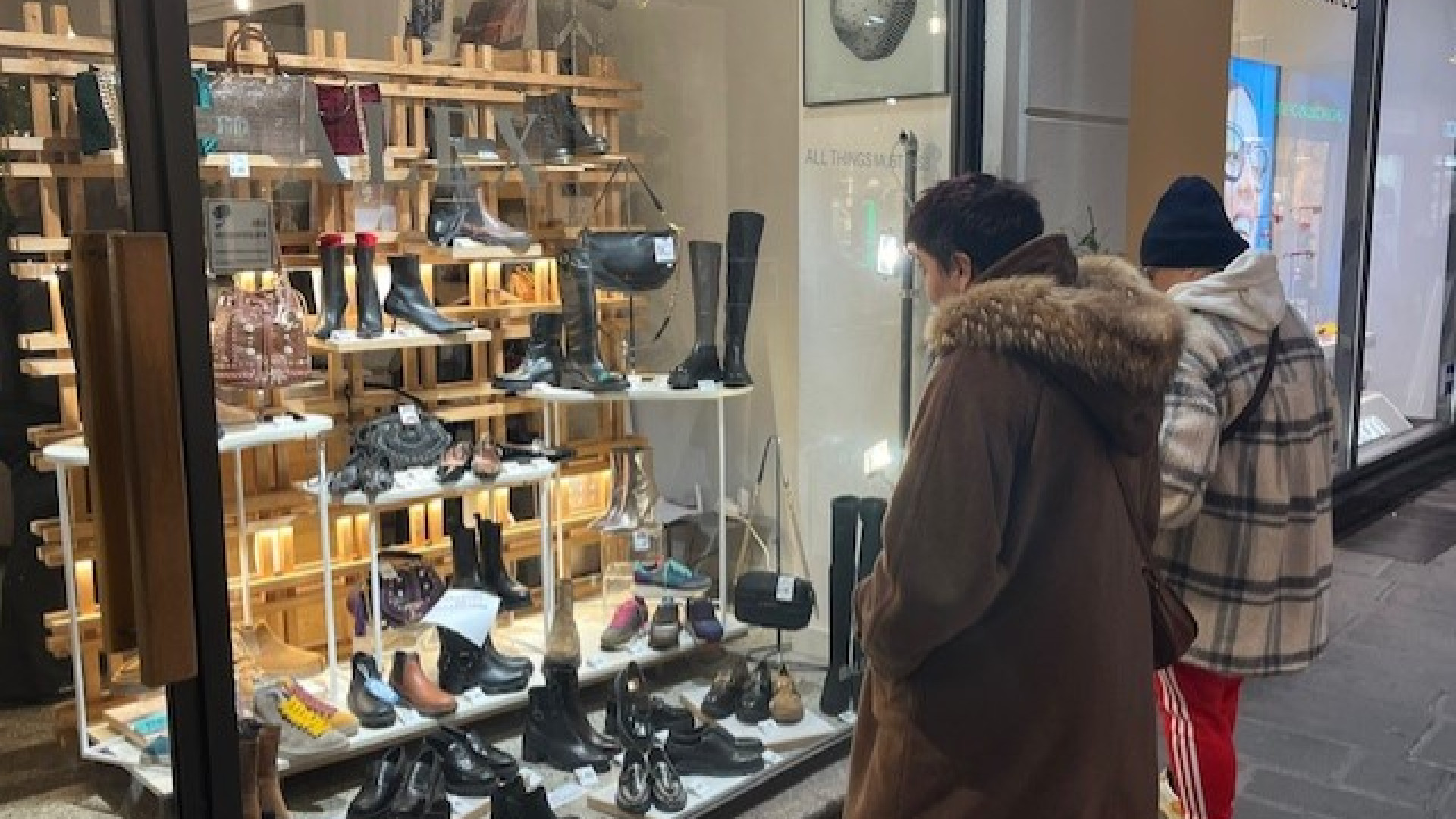 Venerdì scattano i saldi. |Ma i commercianti protestano: "Troppo presto"