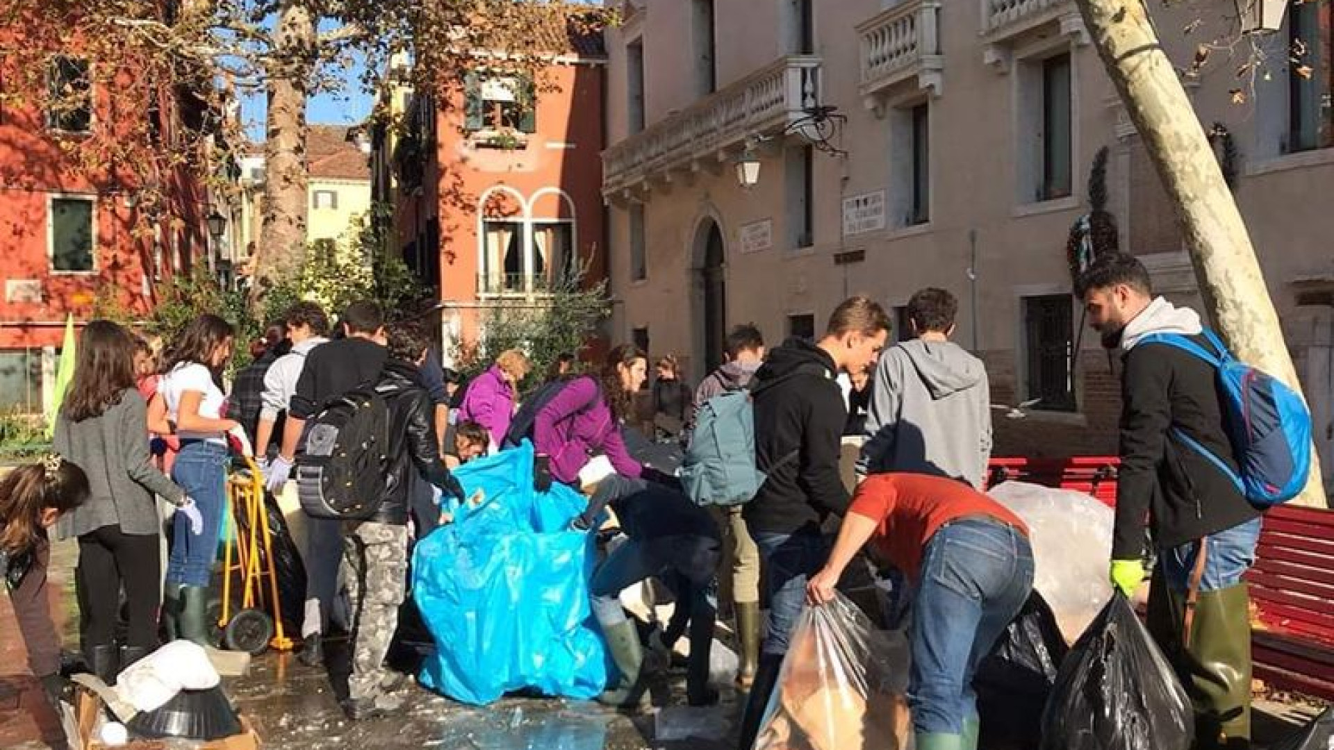 Apocalisse a Venezia, una piacentina di 18 anni tra gli "angeli": "Tutto devastato"