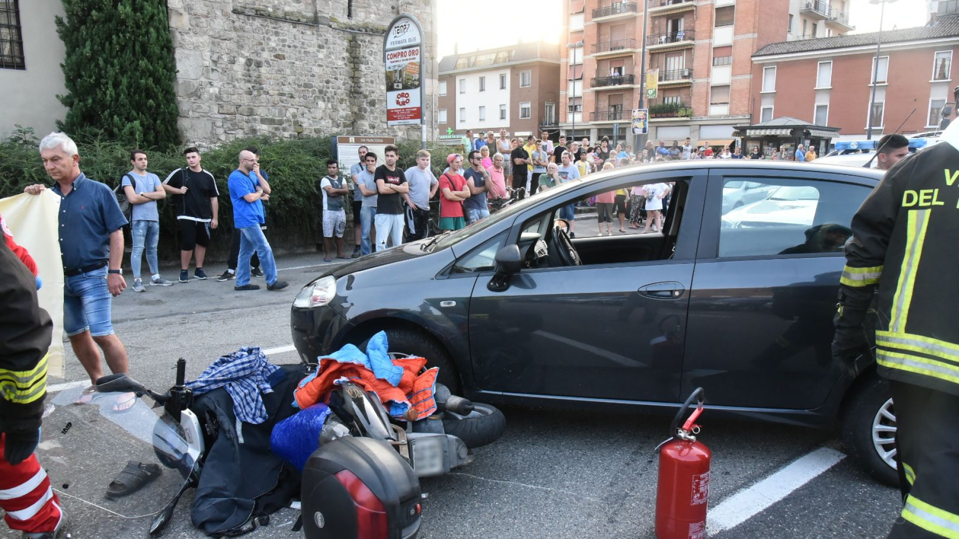 Scontro auto-moto a Pontenure, un ferito grave. Traffico in tilt