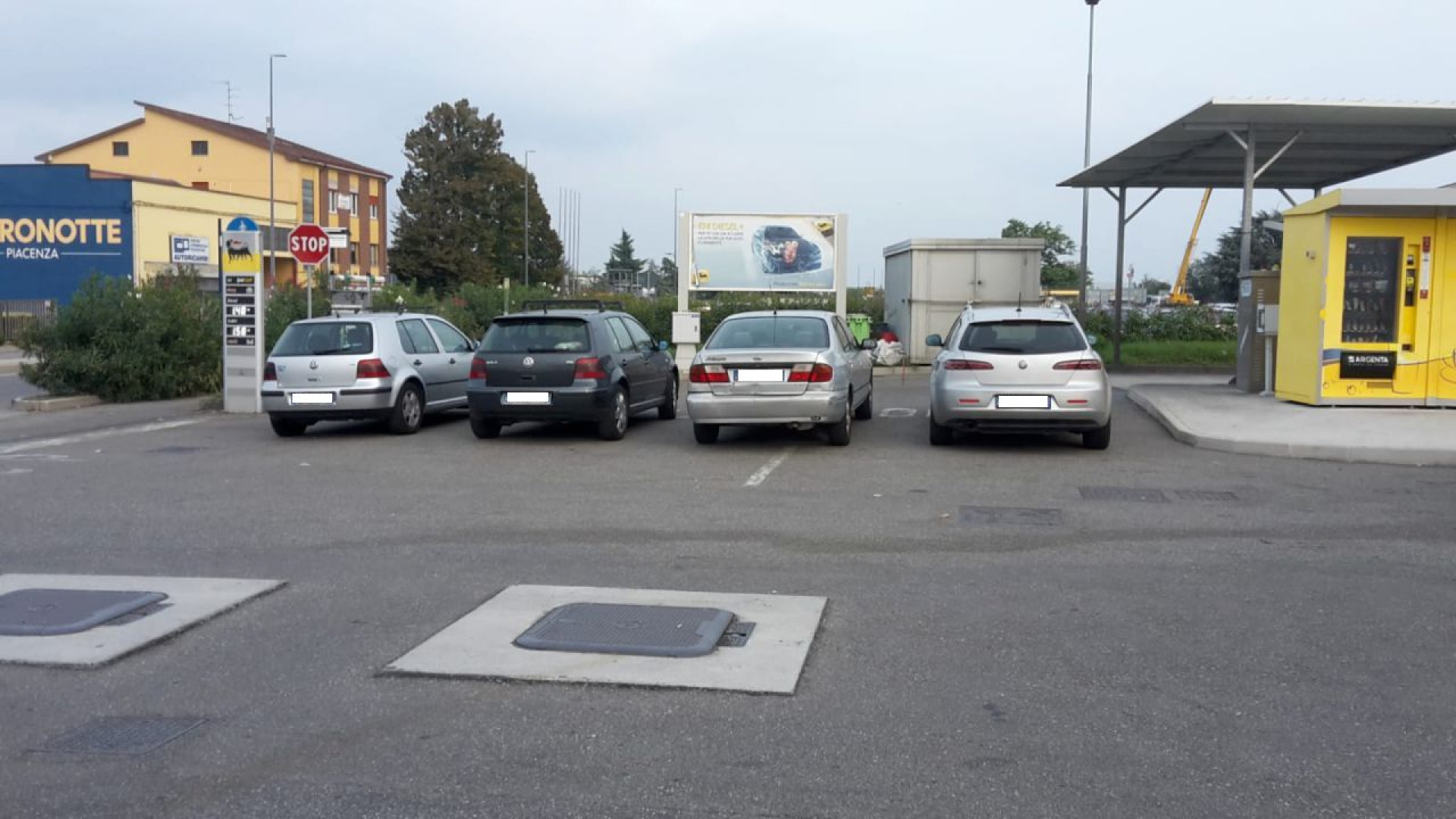 "Di notte il mio piazzale diventa parcheggio abusivo di chi frequenta la moschea"