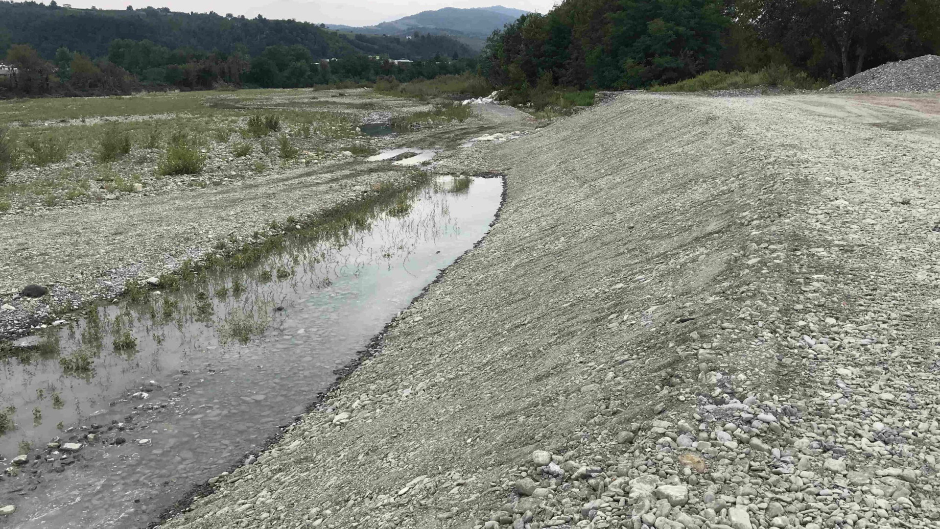 Ponte dell'Olio, lanciano sassi a ragazzini nel Nure: una denuncia e una sanzione