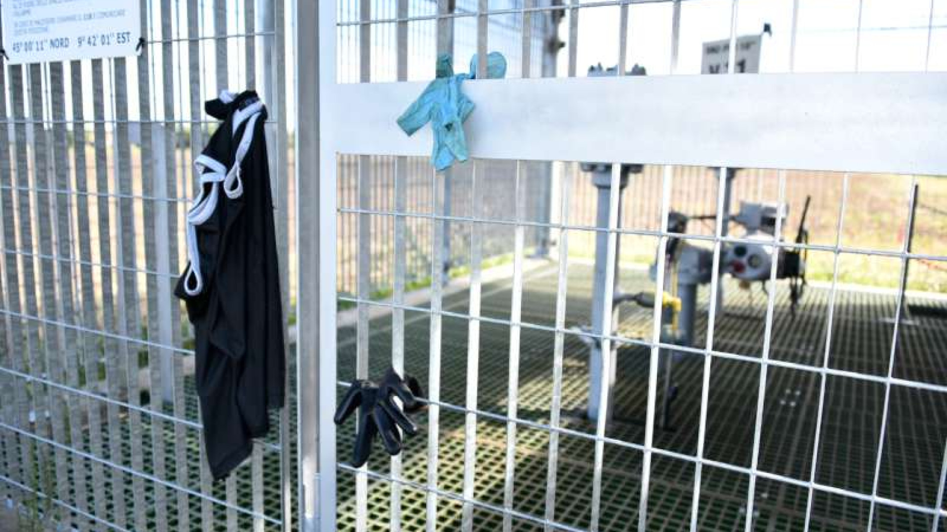 Tentano il furto di gasolio all'oleodotto di San Bonico: scoperti, scappano