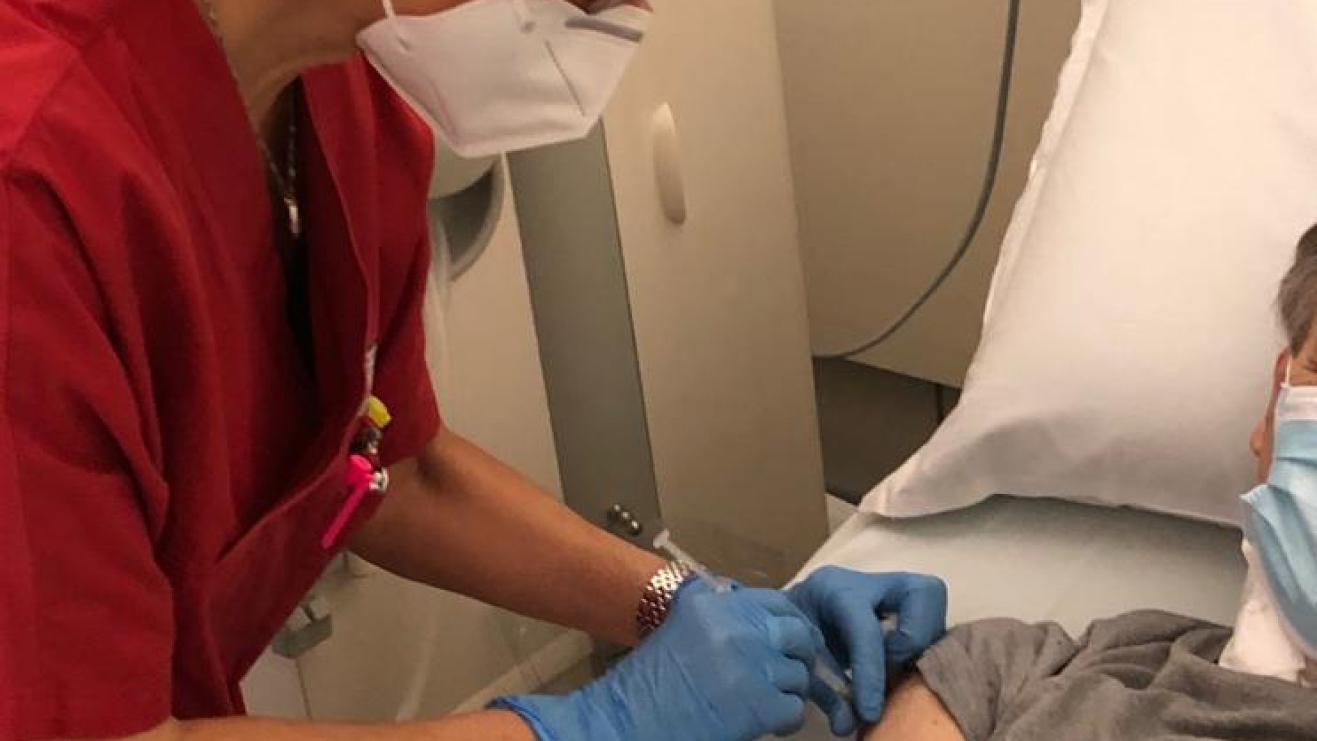 Effetti del virus più devastanti sui malati di rene: il vaccino si fa in reparto