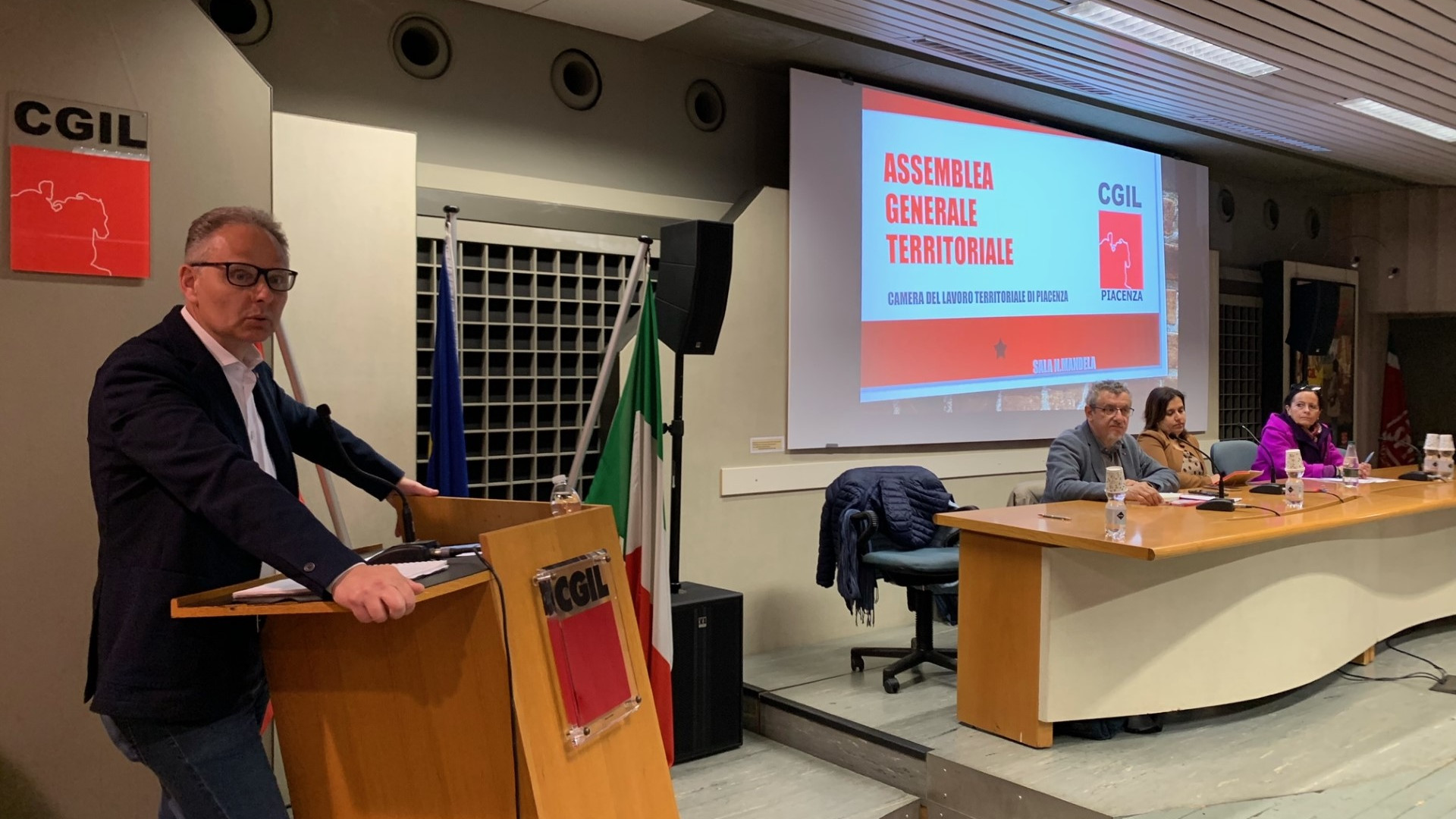 Al via a Piacenza la raccolta firme per il referendum sul lavoro della Cgil