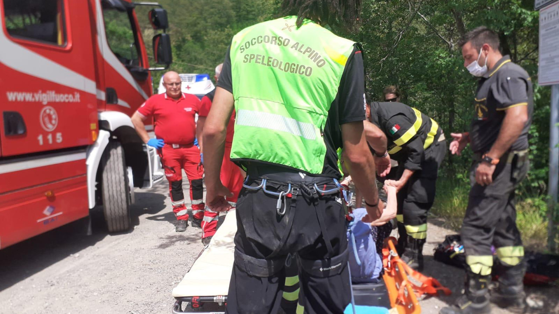 San Salvatore, anziana ferita sul sentiero verso il Trebbia. Intervento dei soccorritori