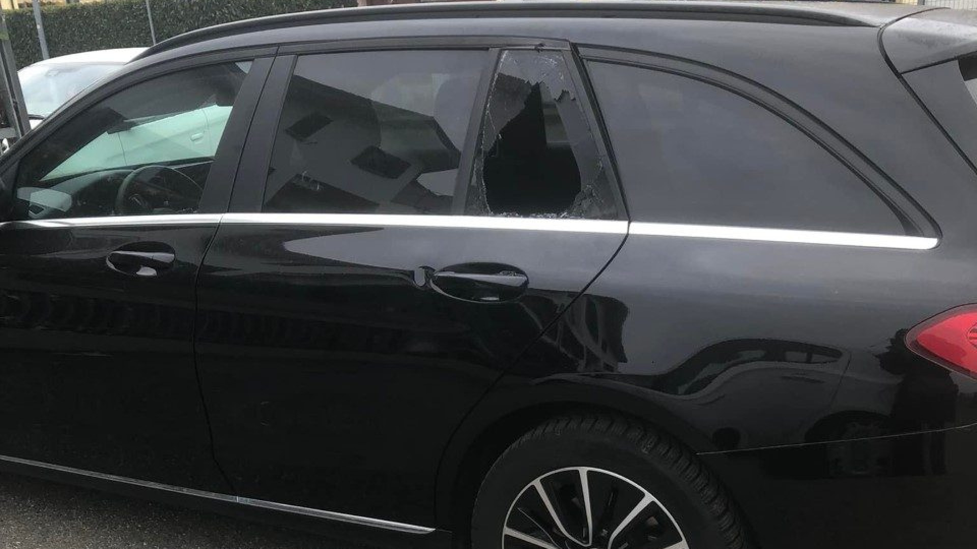 Gossolengo: finestrini rotti e sette auto danneggiate da ladri e vandali