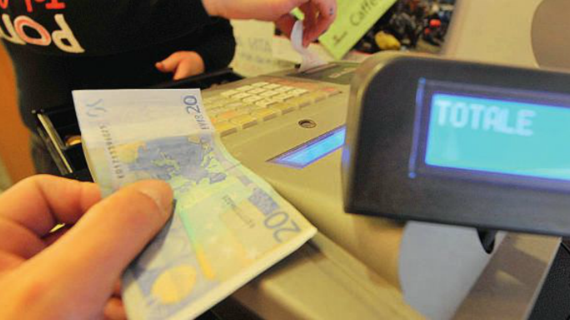 Scattato l'obbligo della fattura elettronica: esercenti piacentini divisi