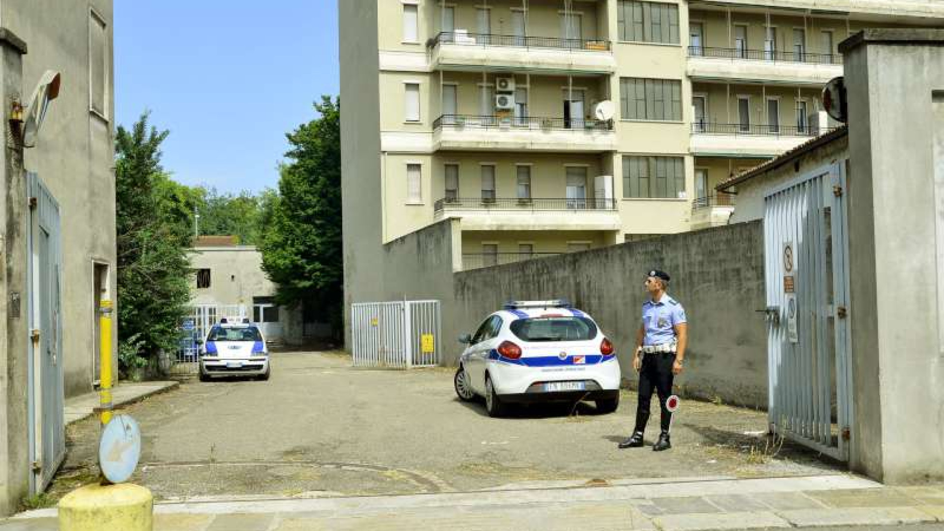 Abusivi in via X Giugno, allontanate 4 coppie. “Dove andremo?”