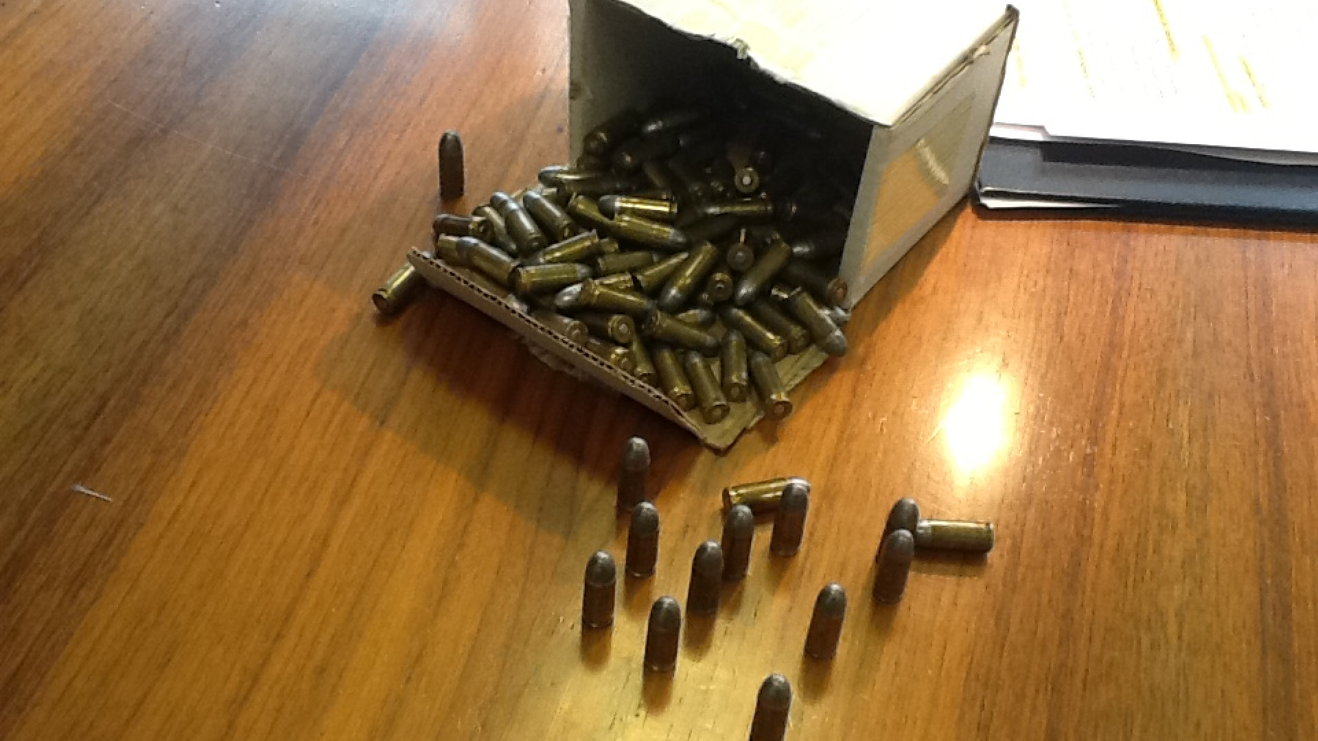 Viale Malta: 106 munizioni trovate in un cassonetto del parcheggio