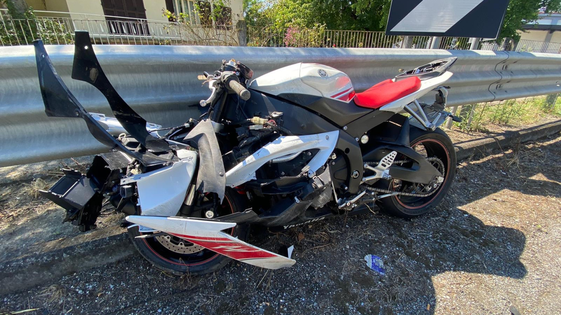 Schianto in moto, grave centauro 37enne. A Parma in elicottero
