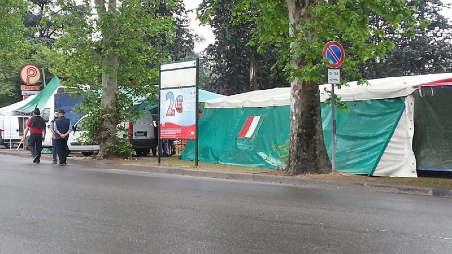 Viale Sant’Ambrogio, alpini: "Siamo senza elettricità e bagni"