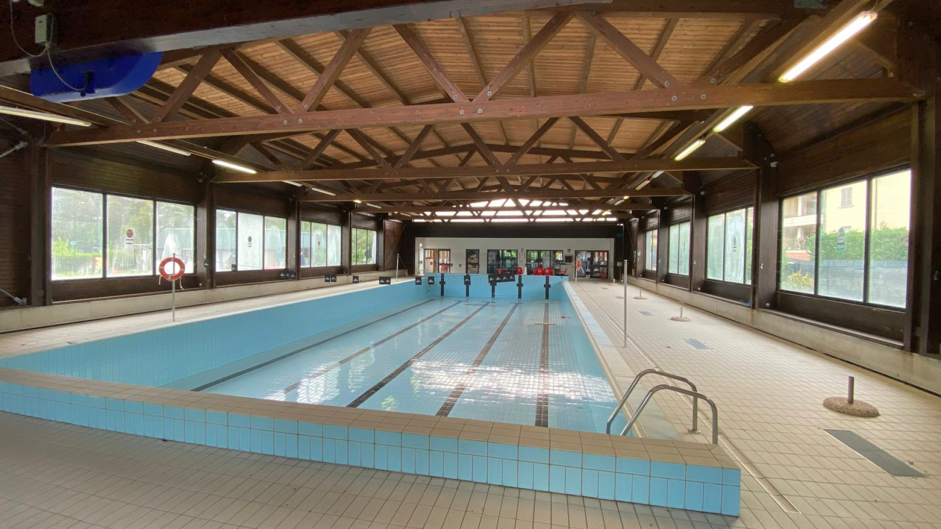 Piscine completamente ristrutturate. "Peccato manchino i clienti"