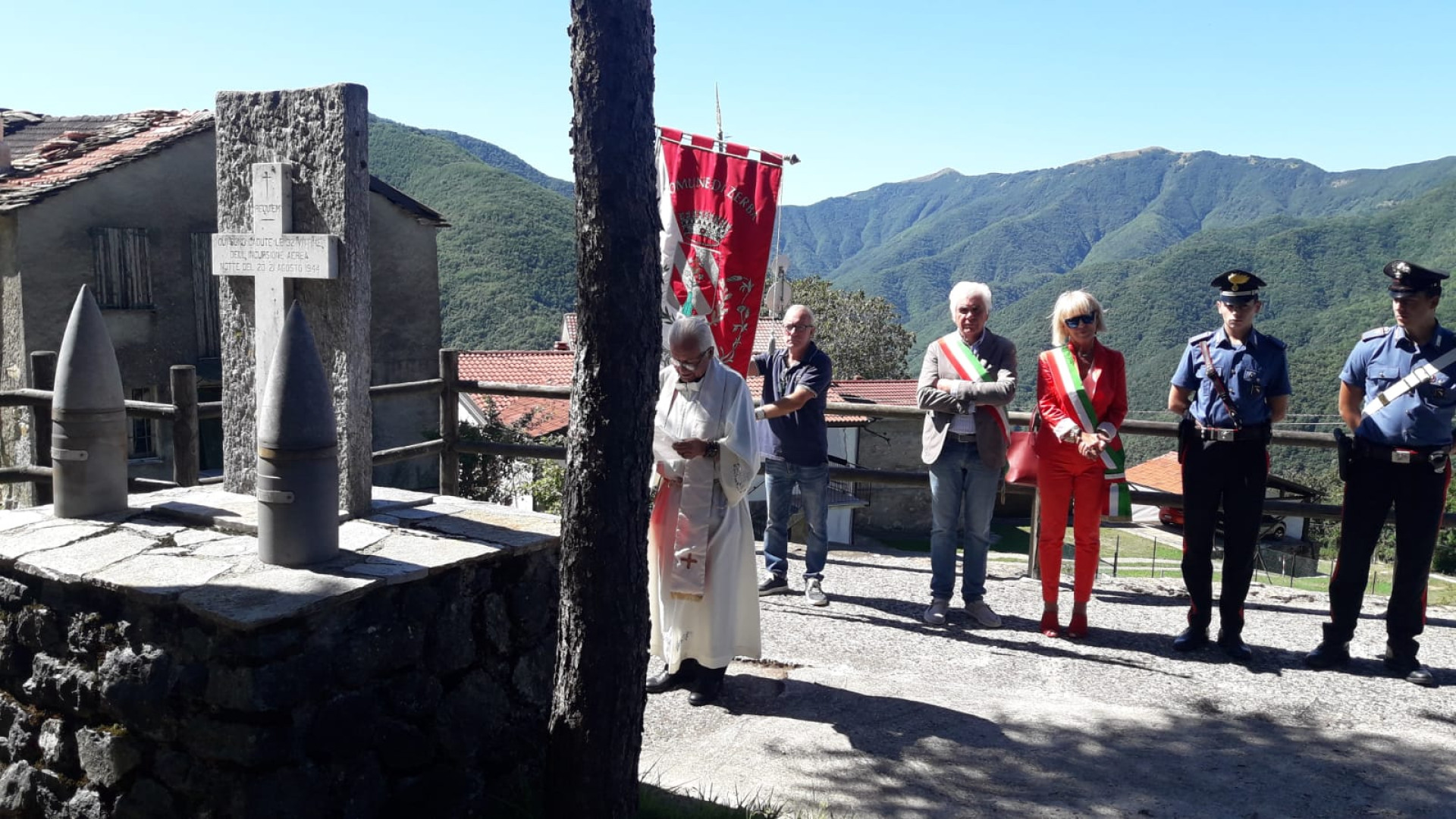 Ballavano sull'aia, furono bombardati. A Vesimo il ricordo delle 35 vittime