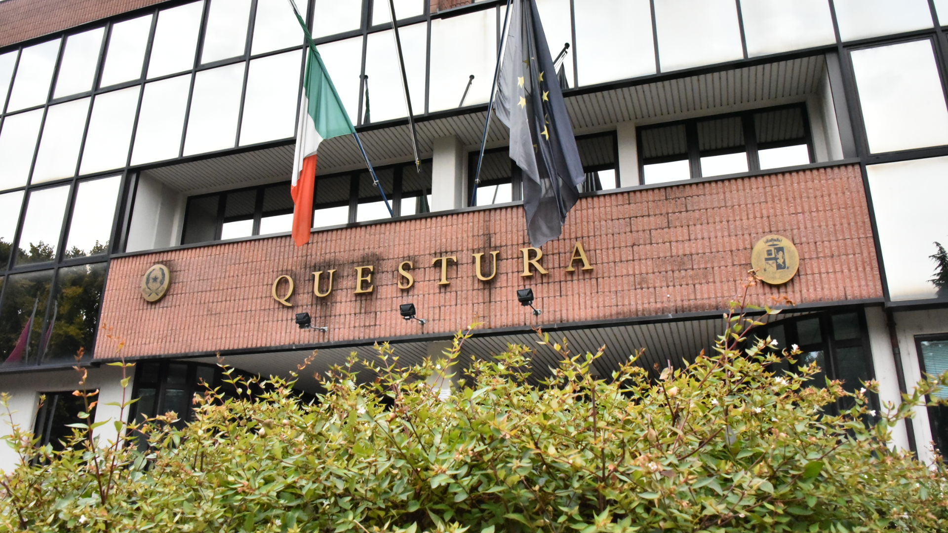 Derubata del bancomat e di 6.500 euro. Condannato il figlio a un anno e tre mesi