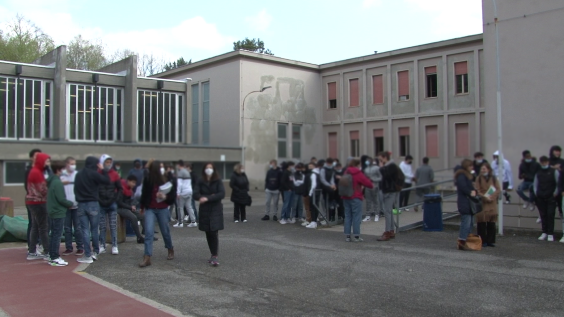 "Pronti a ospitare gli studenti in fuga". Ma in tanti restano in Dad con i prof ucraini