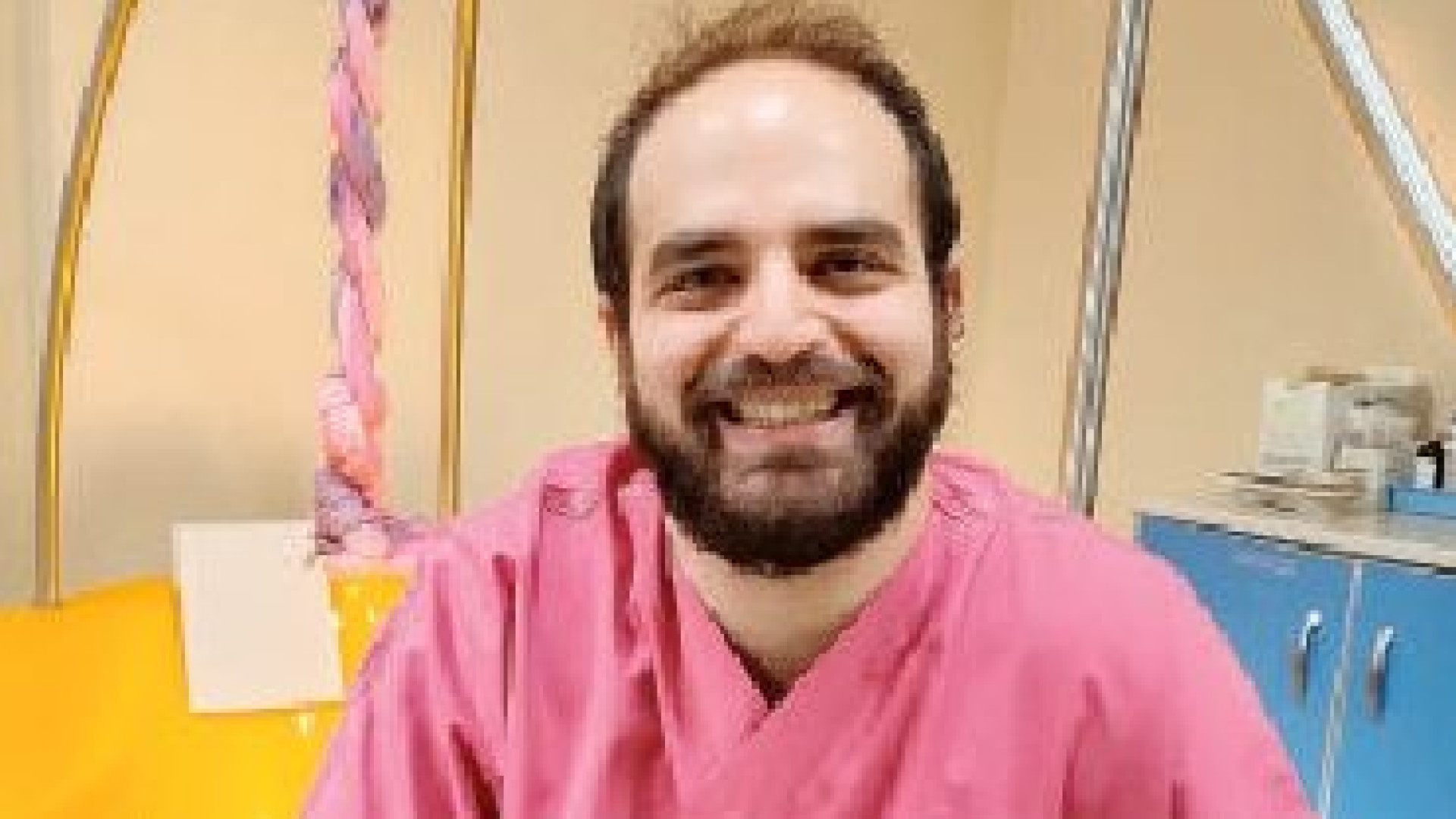 Gustavo Conti, l'ostetrico che a 27 anni ha fatto nascere oltre 200 bebé