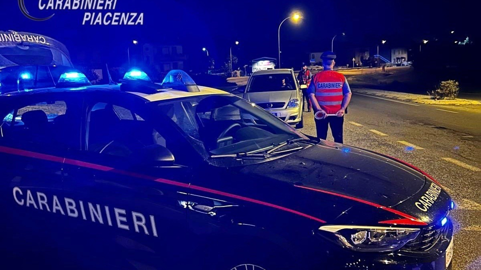 Rubano il rame, ma arrivano i carabinieri: ladri in fuga a San Martino in Olza