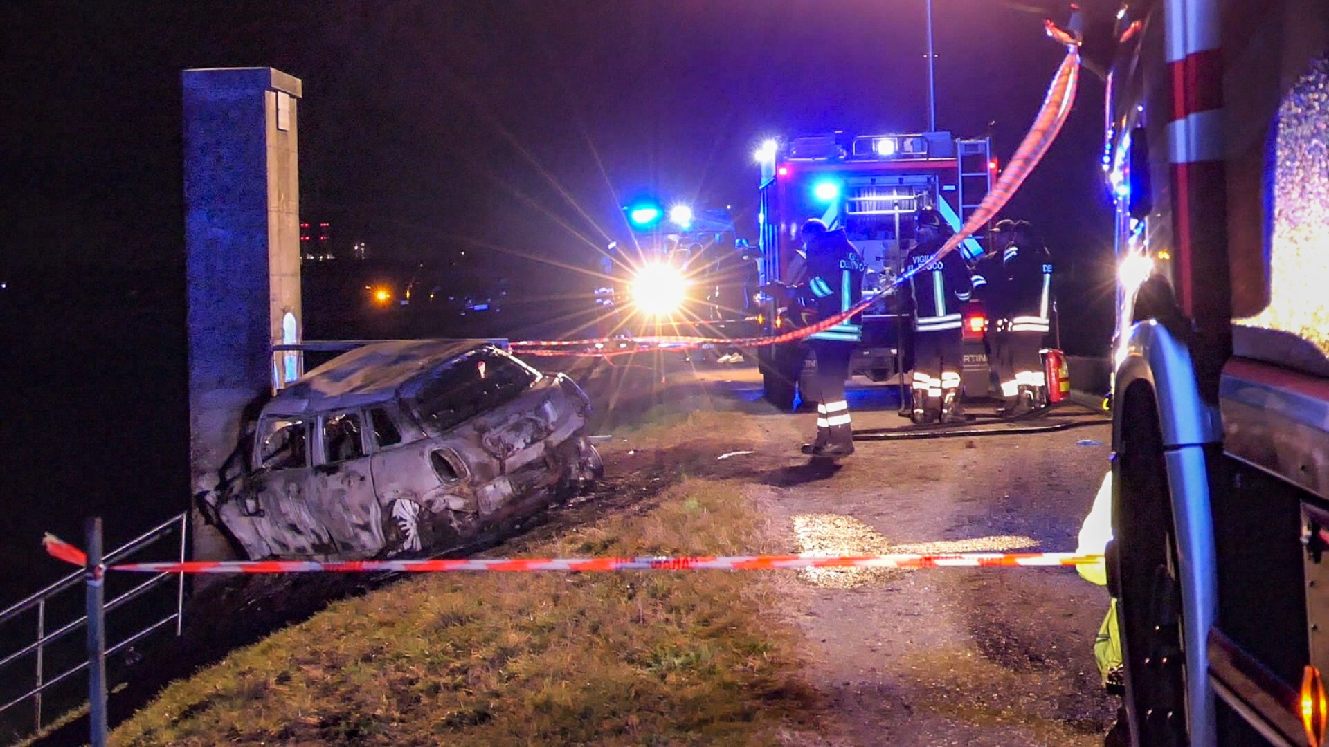 Tragedia a Calendasco, auto esce di strada e prende fuoco. Muore una donna