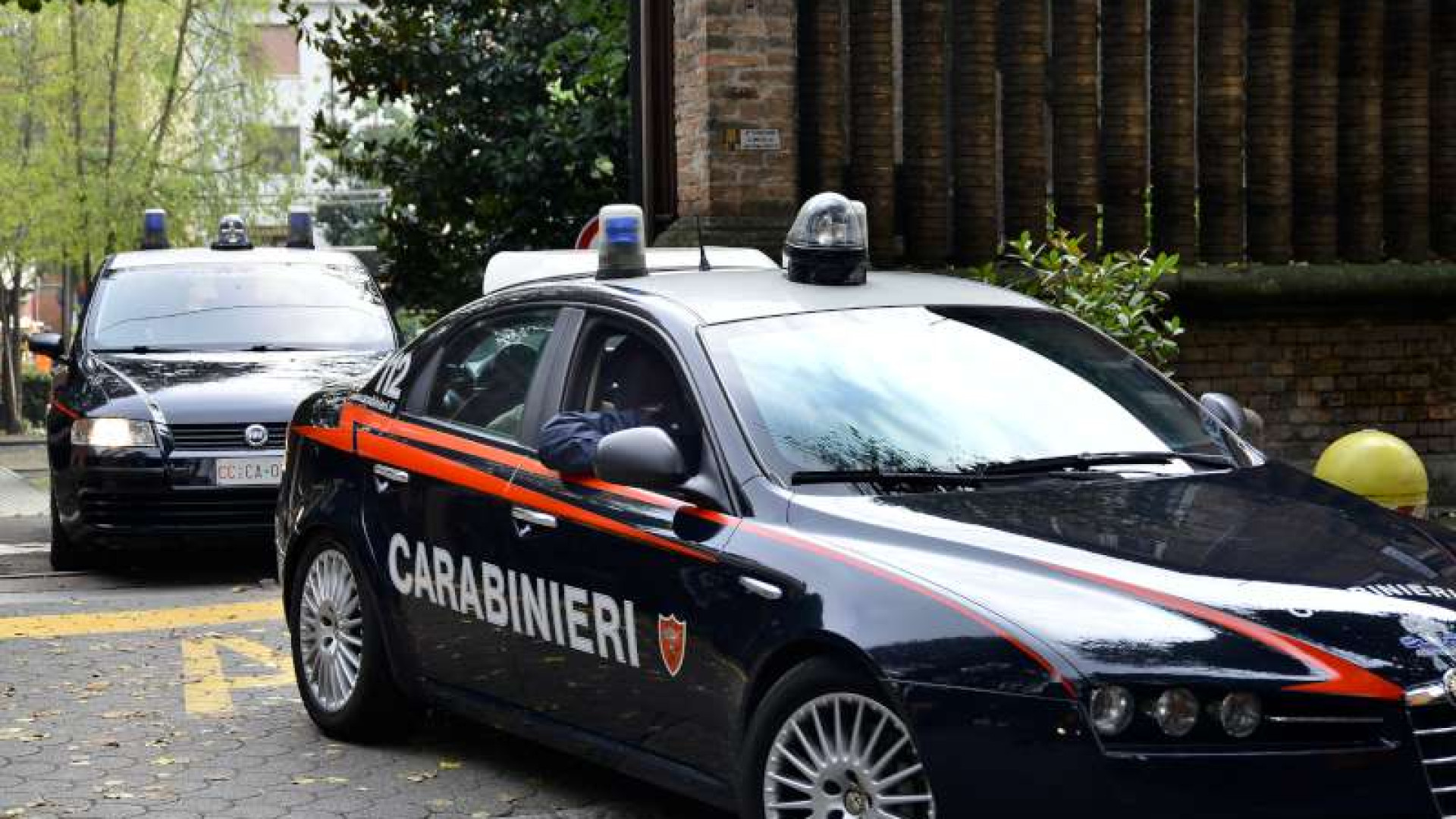 Si pente dopo il furto e fa arrestare il complice: marocchino in manette