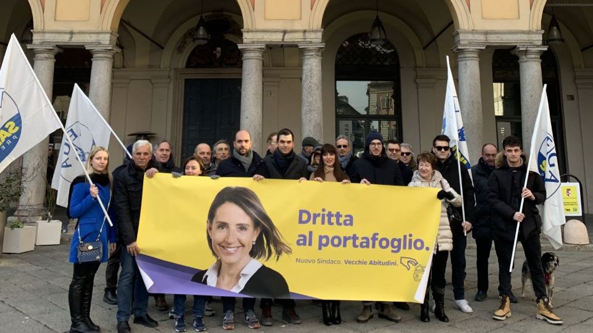 Aumento dell'Irpef a Piacenza, la Lega protesta davanti a Palazzo Mercanti