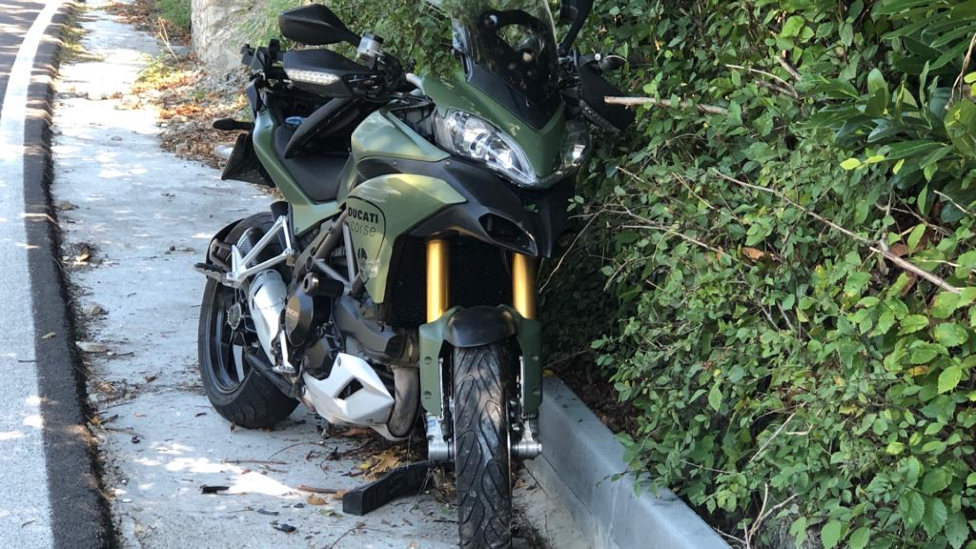 Cade in moto a Rivergaro, centauro ferito portato in ospedale