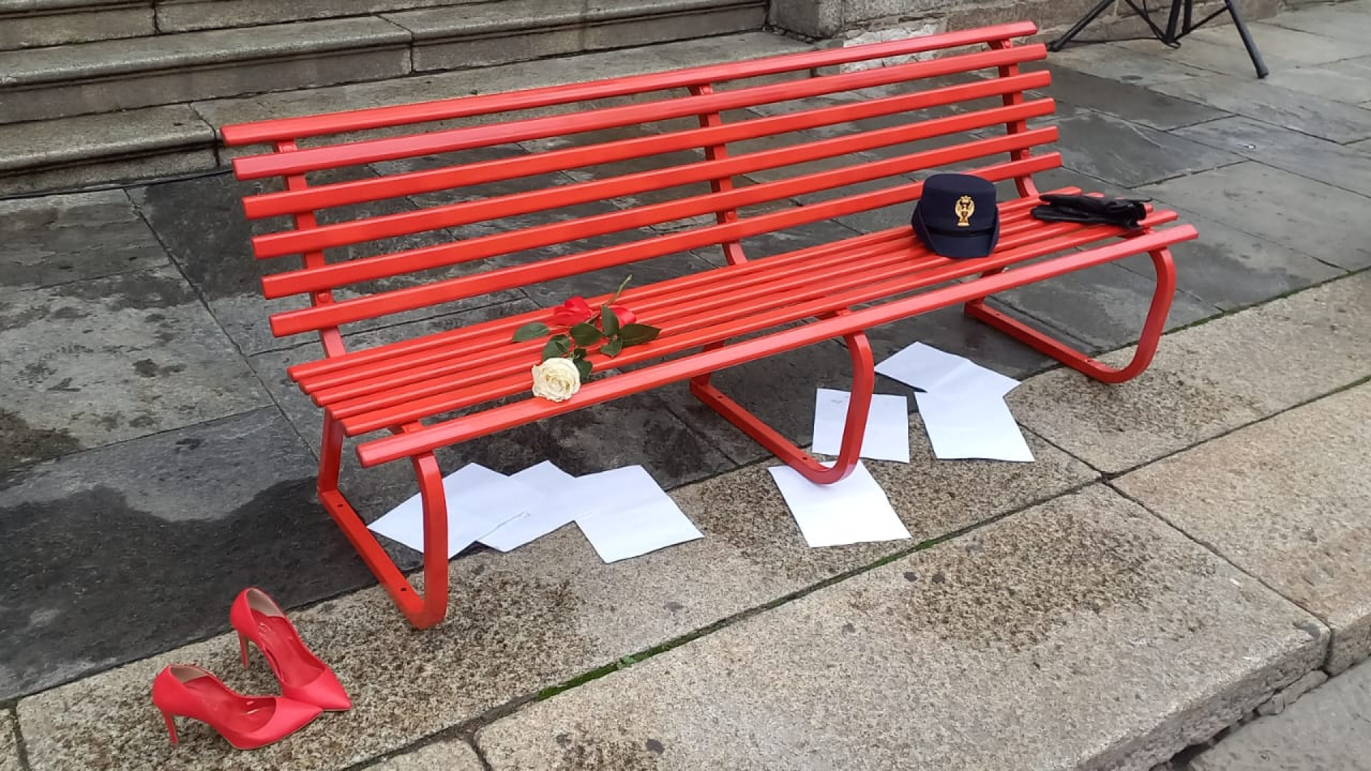 Contro la violenza alle donne, gazebo della questura e spettacolo studenti in piazza
