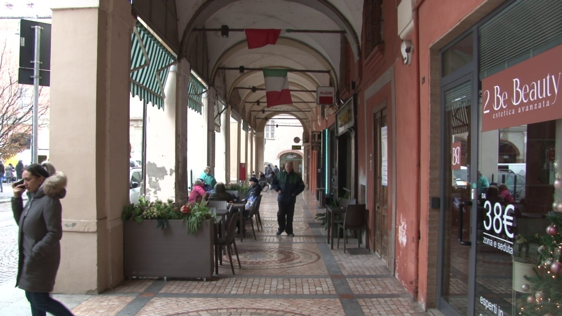 Natale traina il commercio, ma alcuni esercenti delusi: "Piazza Duomo dimenticata"