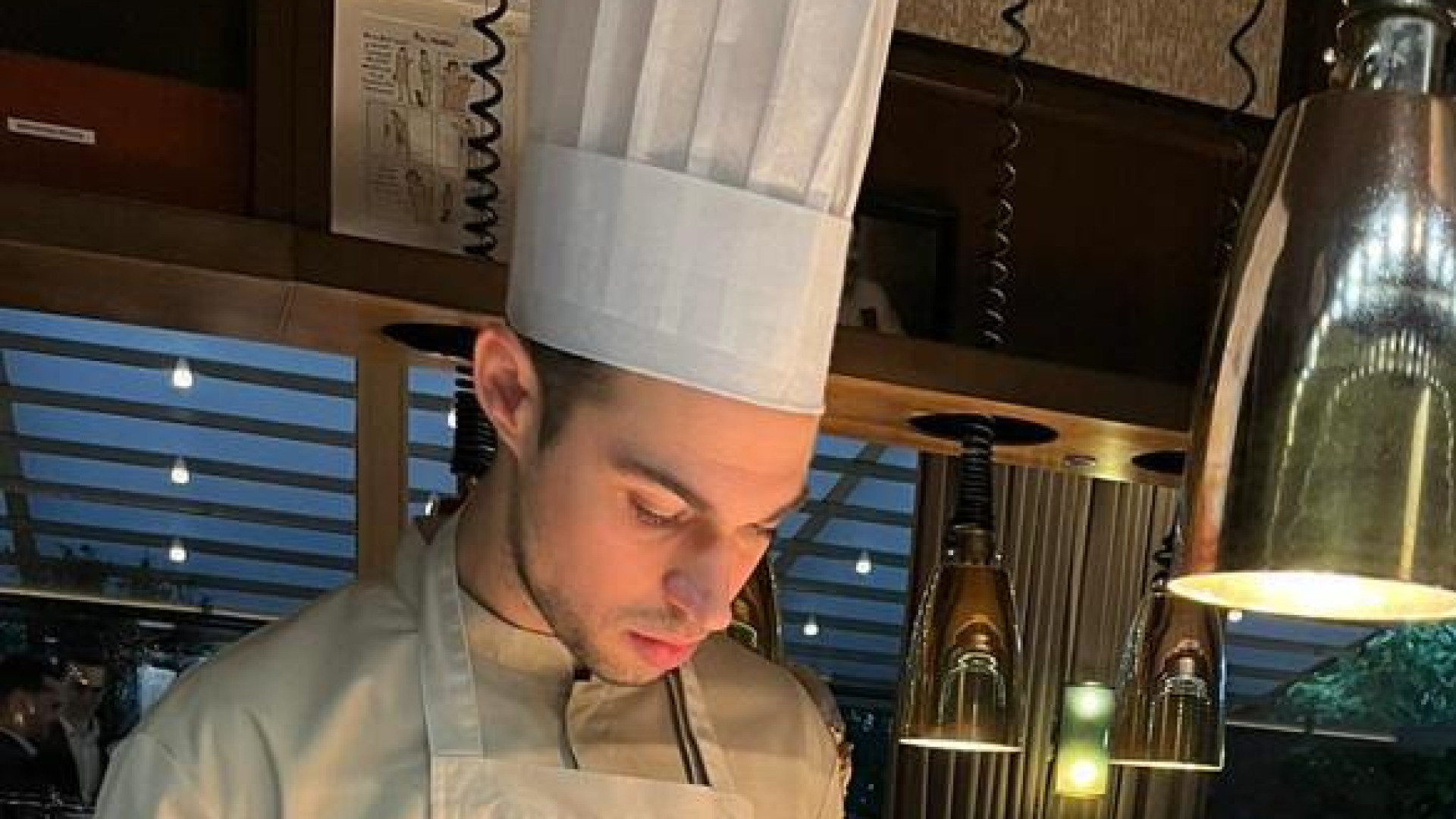 Riccardo, giovane cuoco tra le stelle Michelin a Parigi: "Qui ritmi e stipendi giusti"