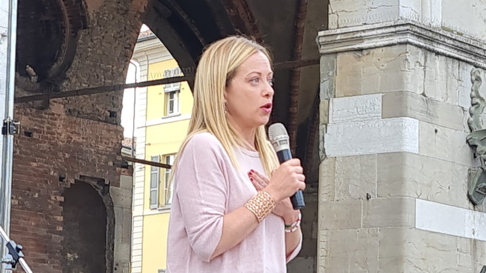 Meloni a Piacenza: "Vincere al primo turno, Barbieri ha sostenuto la sua comunità"
