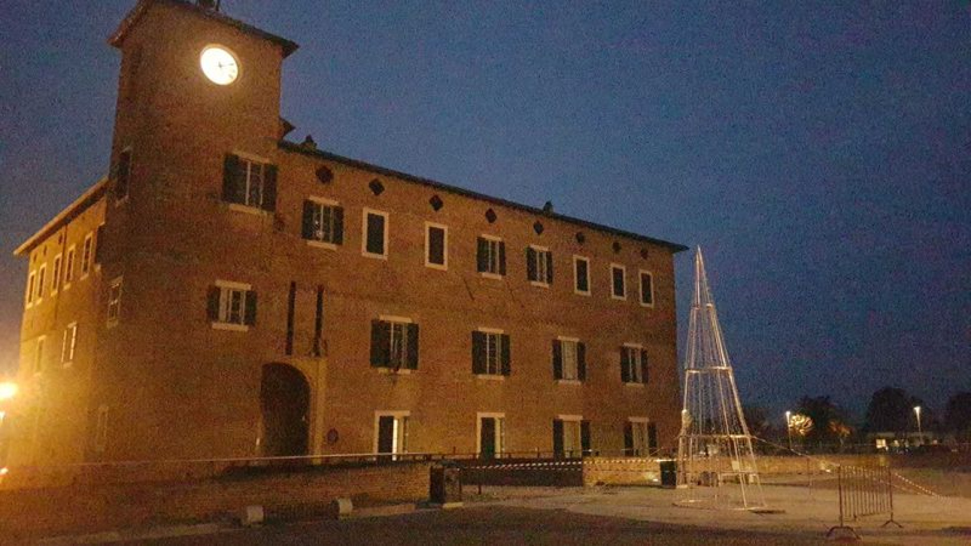 Accensione dell'albero di Natale rimandata anche a Borgonovo