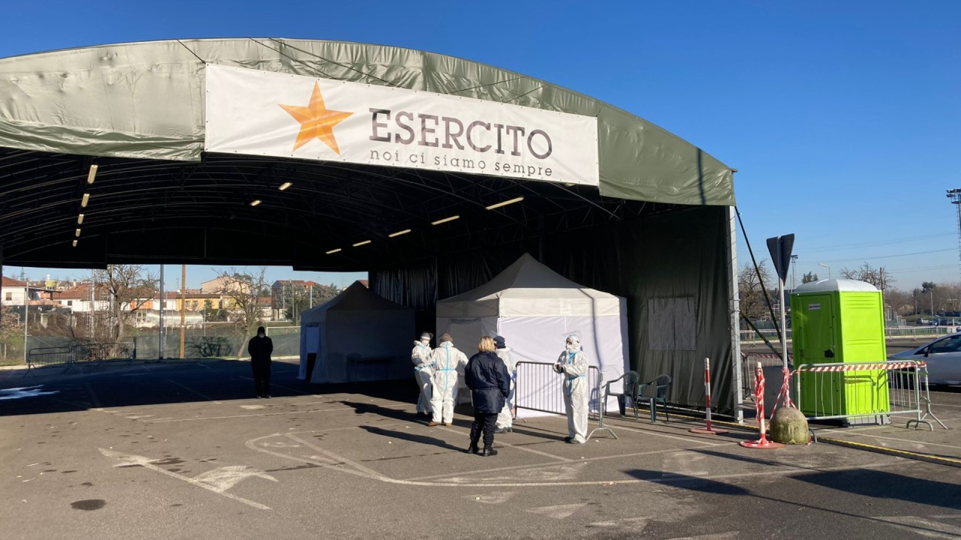 Deserto il punto tamponi di Via Anguissola, in attesa del trasloco di domani