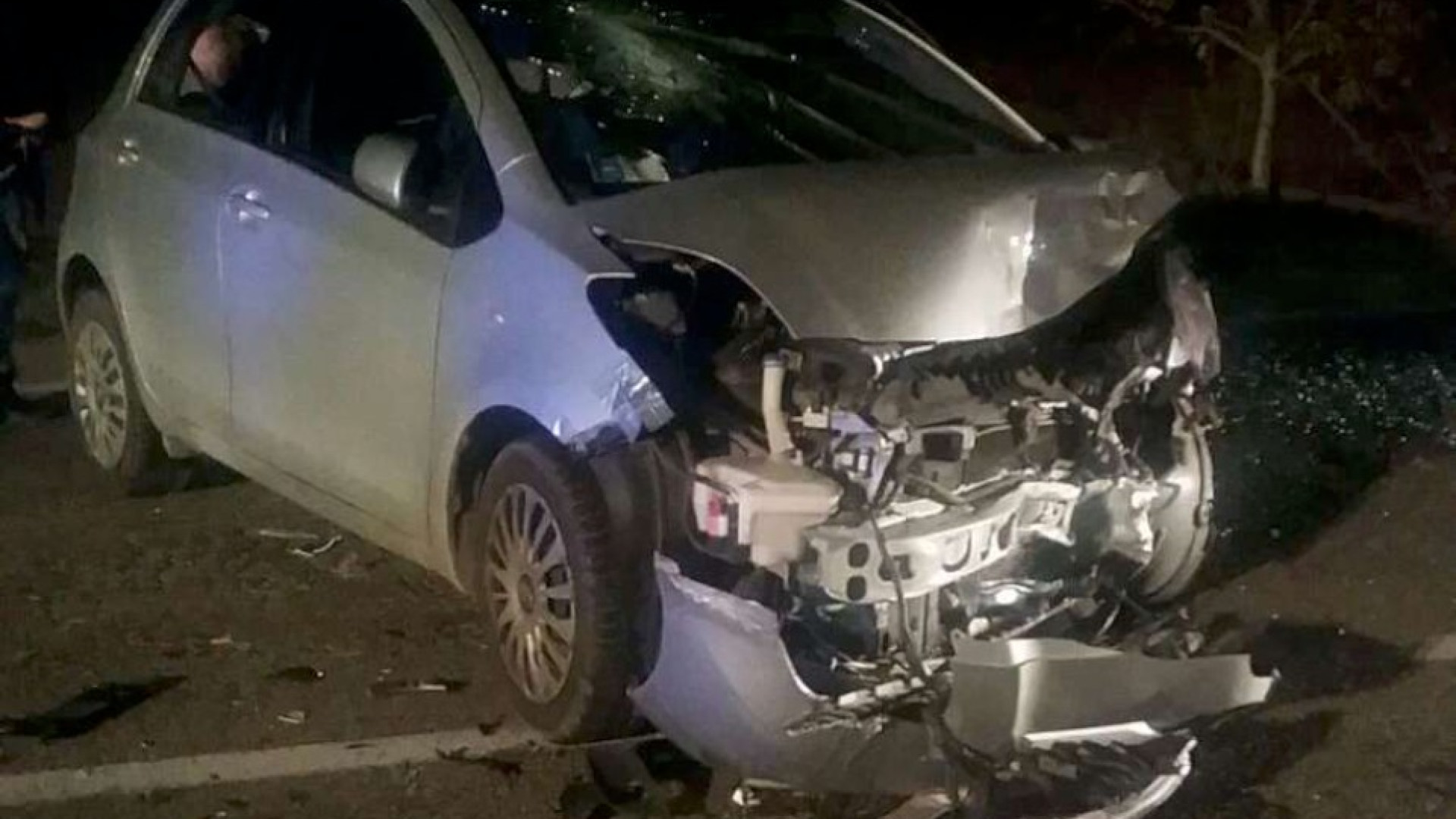 Violento tamponamento a Settima, due feriti. Il traffico non subisce rallentamenti