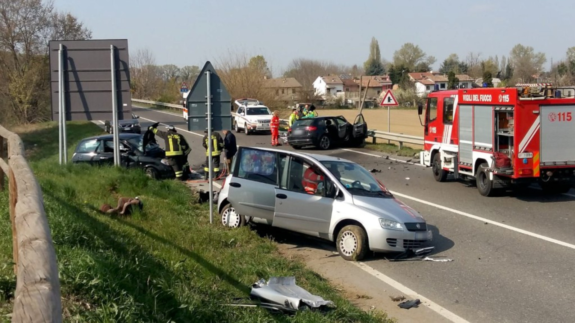Maxi incidente a San Rocco al Porto: tre auto coinvolte. Riaperto il ponte sul Po