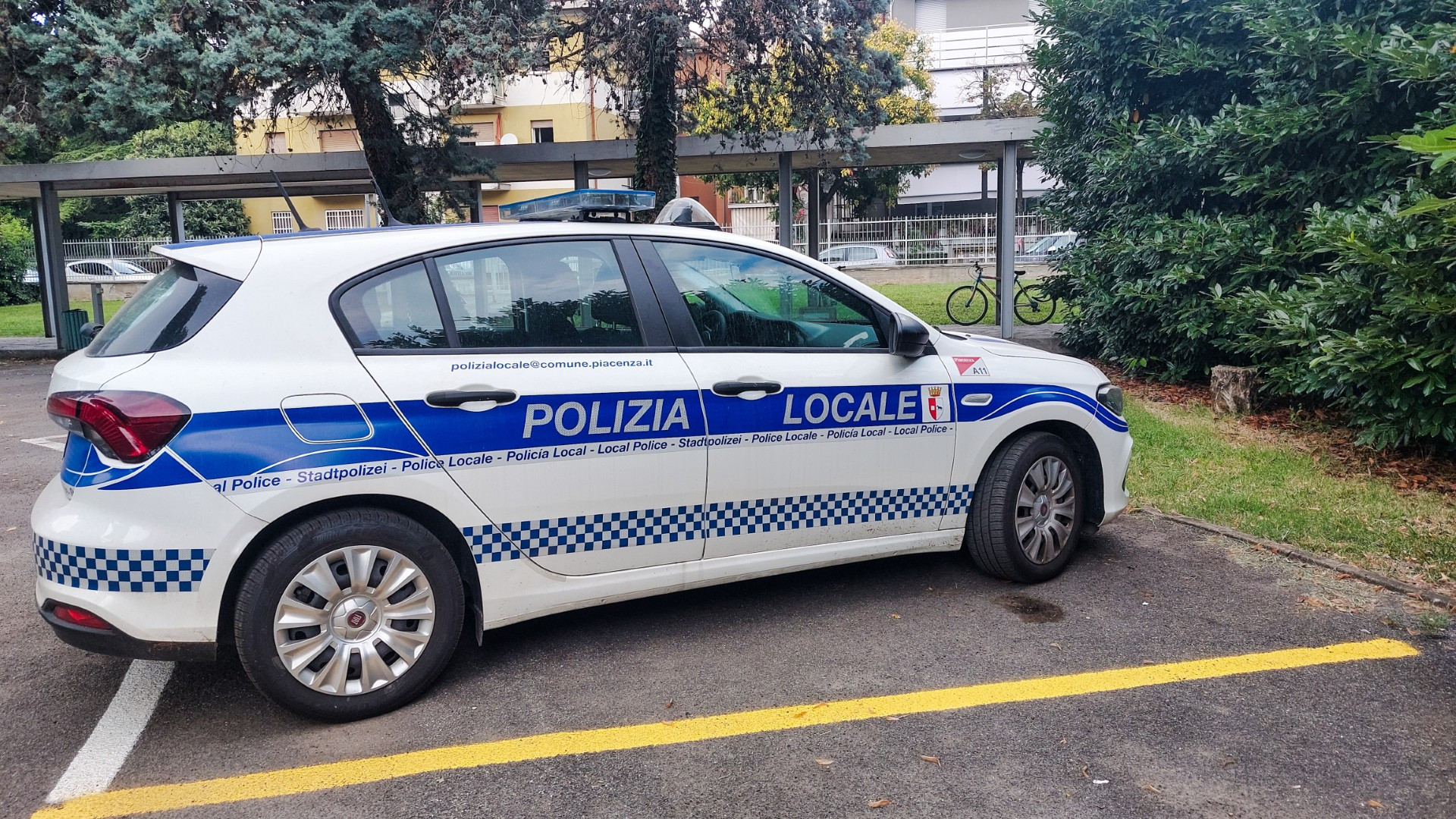 Ritrovato dalla polizia locale lo scooter rubato a un postino mentre consegnava
