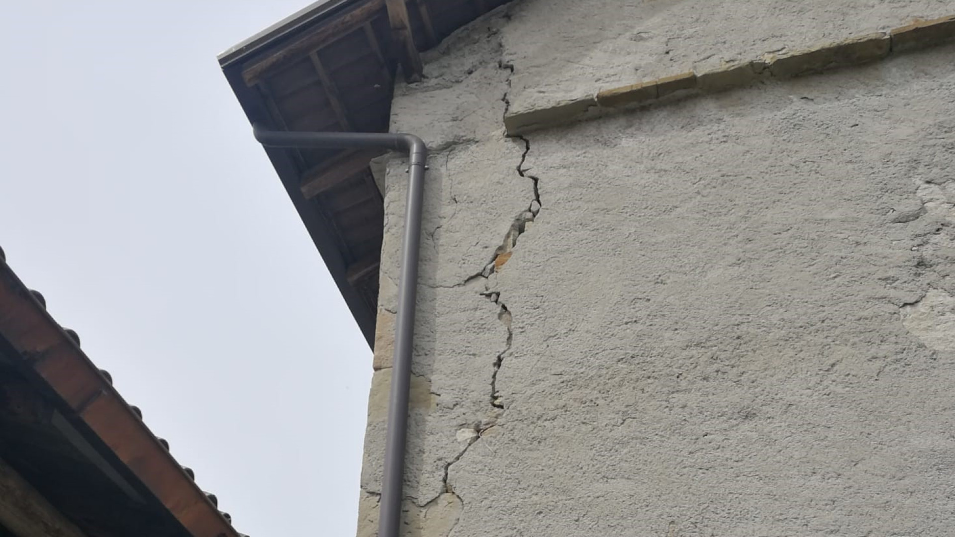 "Cittadini terrorizzati in strada, il terremoto ha scatenato il panico": parlano i sindaci dei comuni colpiti