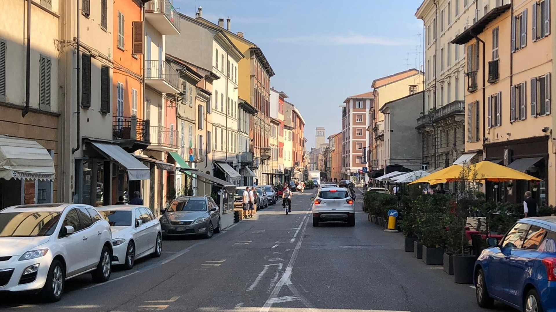 Residenti del Corso raccolgono 200 firme: "Chiediamo più controlli"