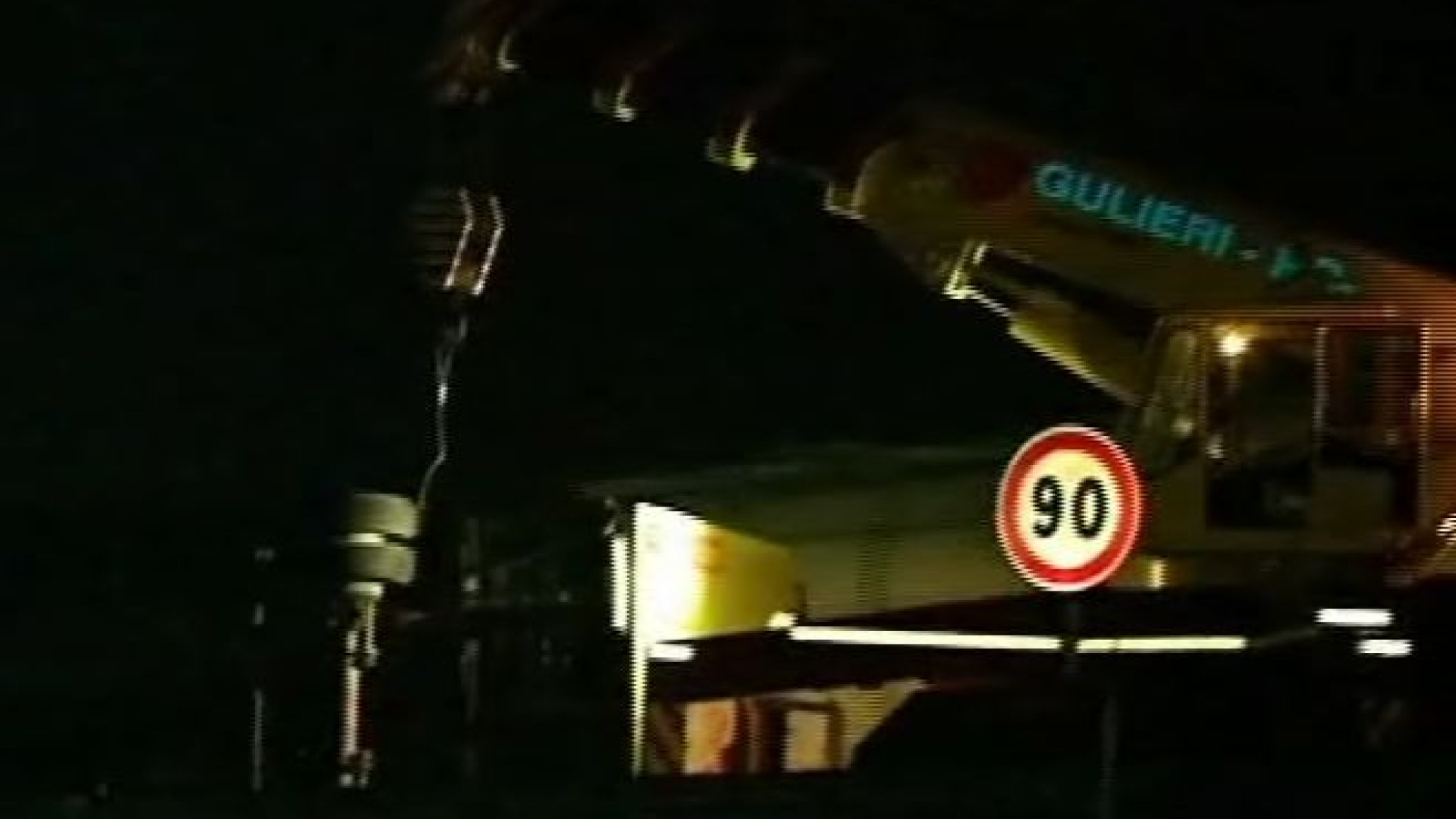 Camion del circo Orfei ribaltato in A21, traffico bloccato
