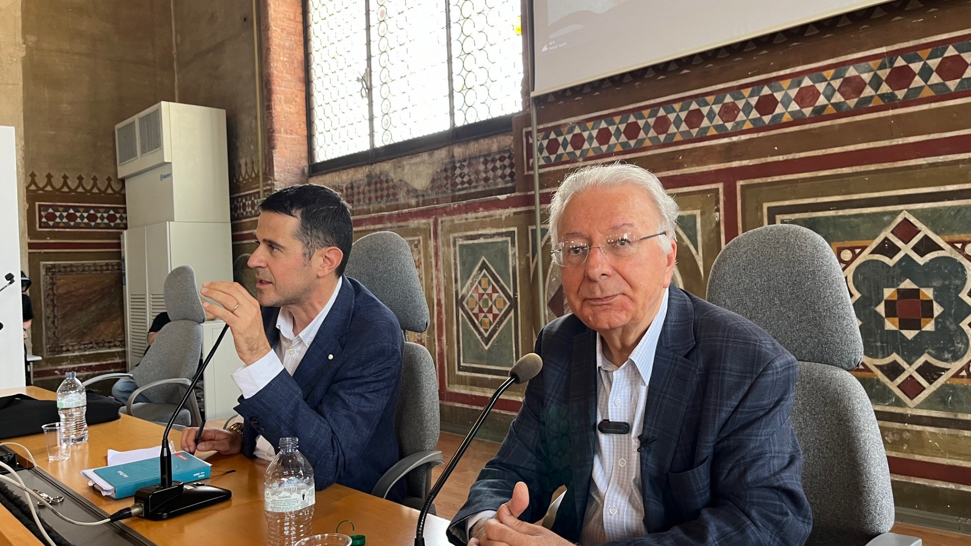 "L'intelligenza artificiale è la bomba atomica della mente, necessario regolamentarla"
