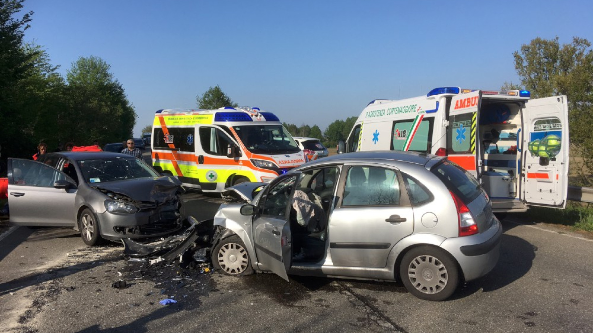 Scontro frontale a San Pedretto, una donna ferita. Auto distrutte