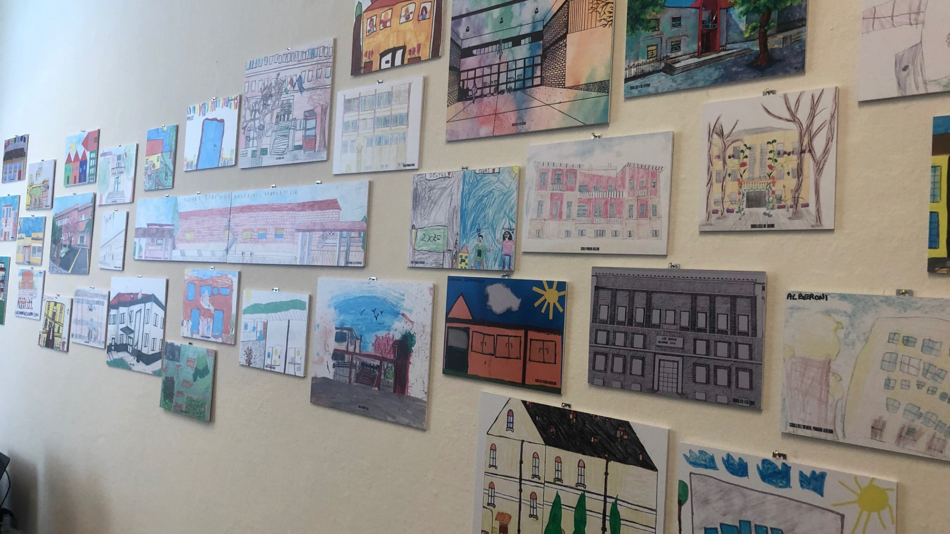 "I colori più forti del Covid nei pastelli degli alunni": 150 disegni all'ex provveditorato