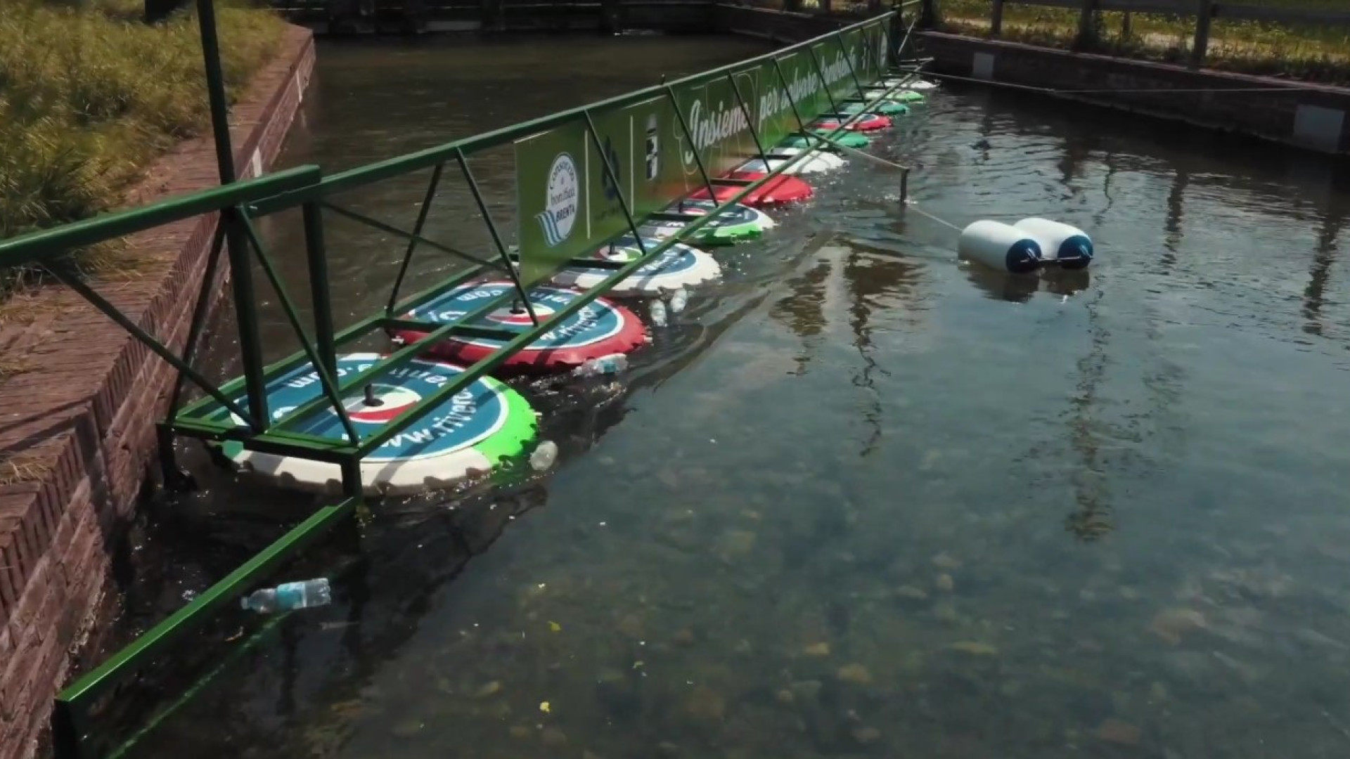 Come recuperare la plastica dai fiumi e investire nell'economia circolare