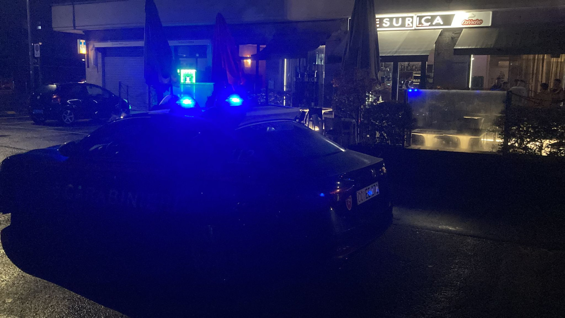 Lite alla Besurica, un giovane fermato con coltello. Cronista aggredito