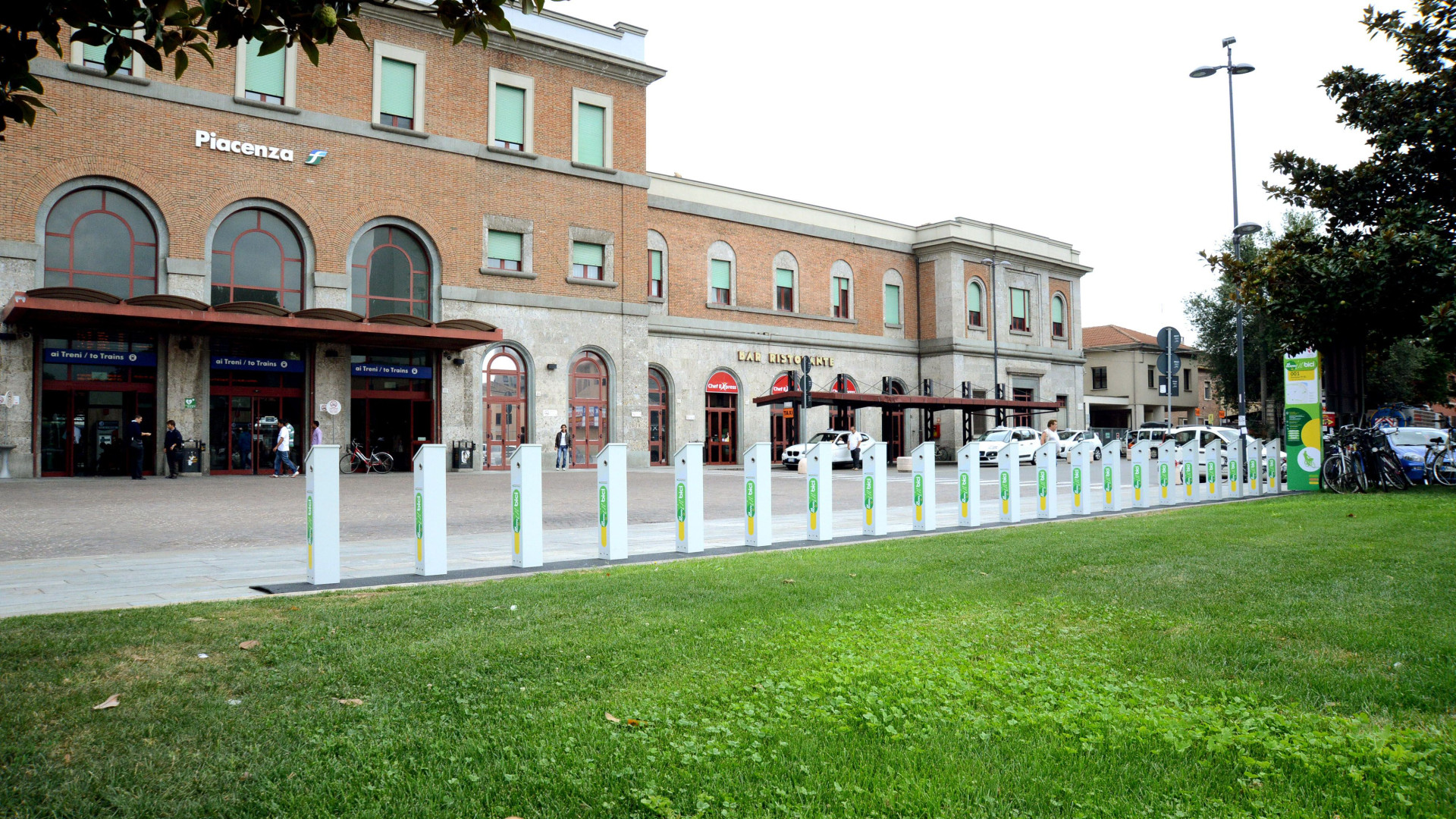 Nuovo colpo dei rapinatori seriali, vittima un'anziana alla stazione