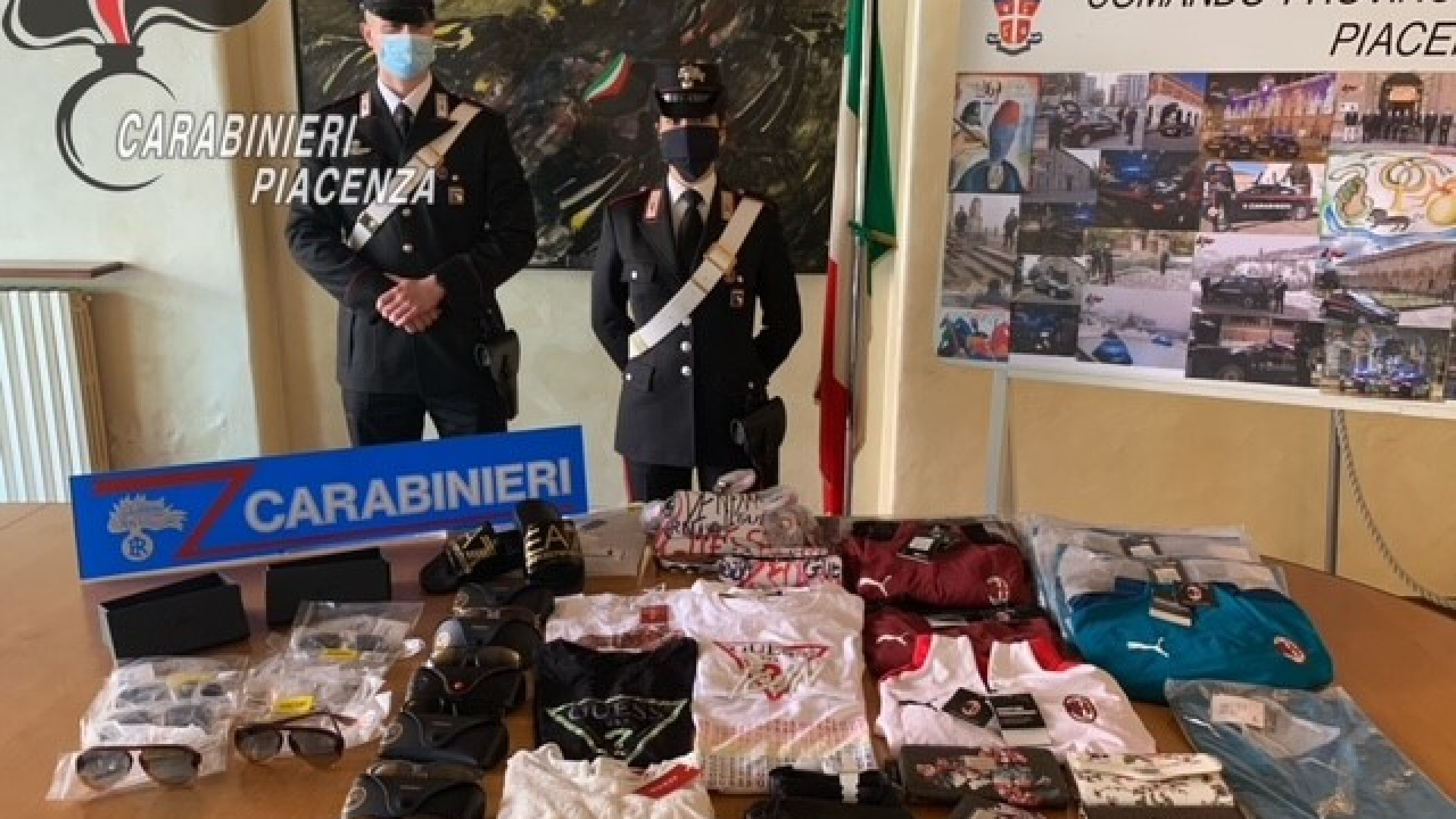 Con un giubbino speciale aveva rubato 40mila euro di abbigliamento: arrestato