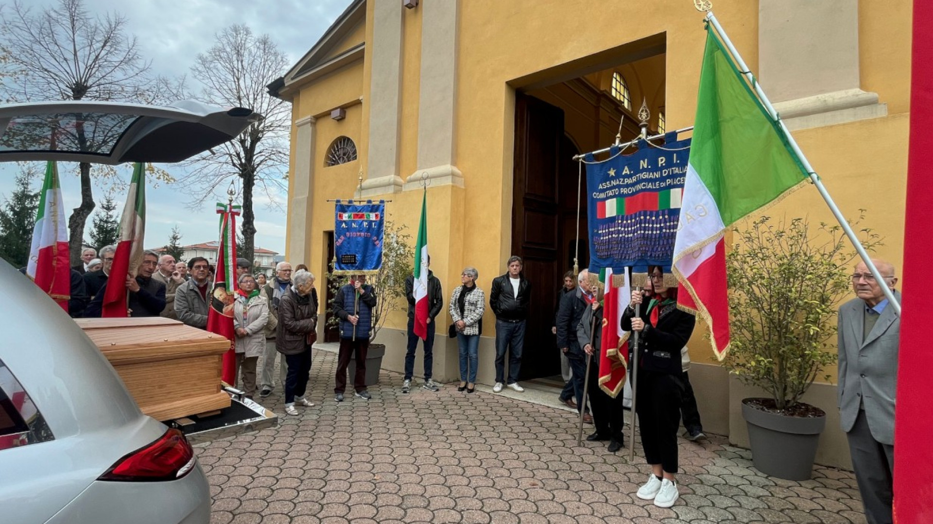 A Gossolengo i funerali di Renato Cravedi: "Ricordava la morte dei suoi compagni"