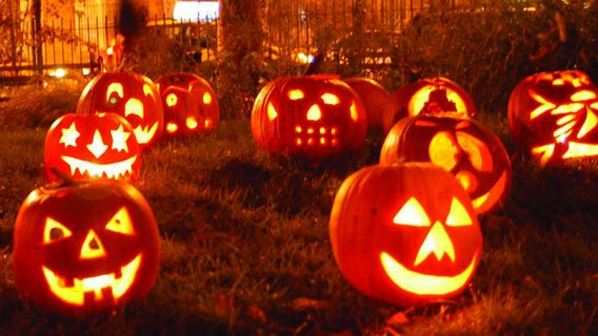 Dopo la festa, rifiutano di dare un passaggio a uno sconosciuto e vengono prese a sassate
