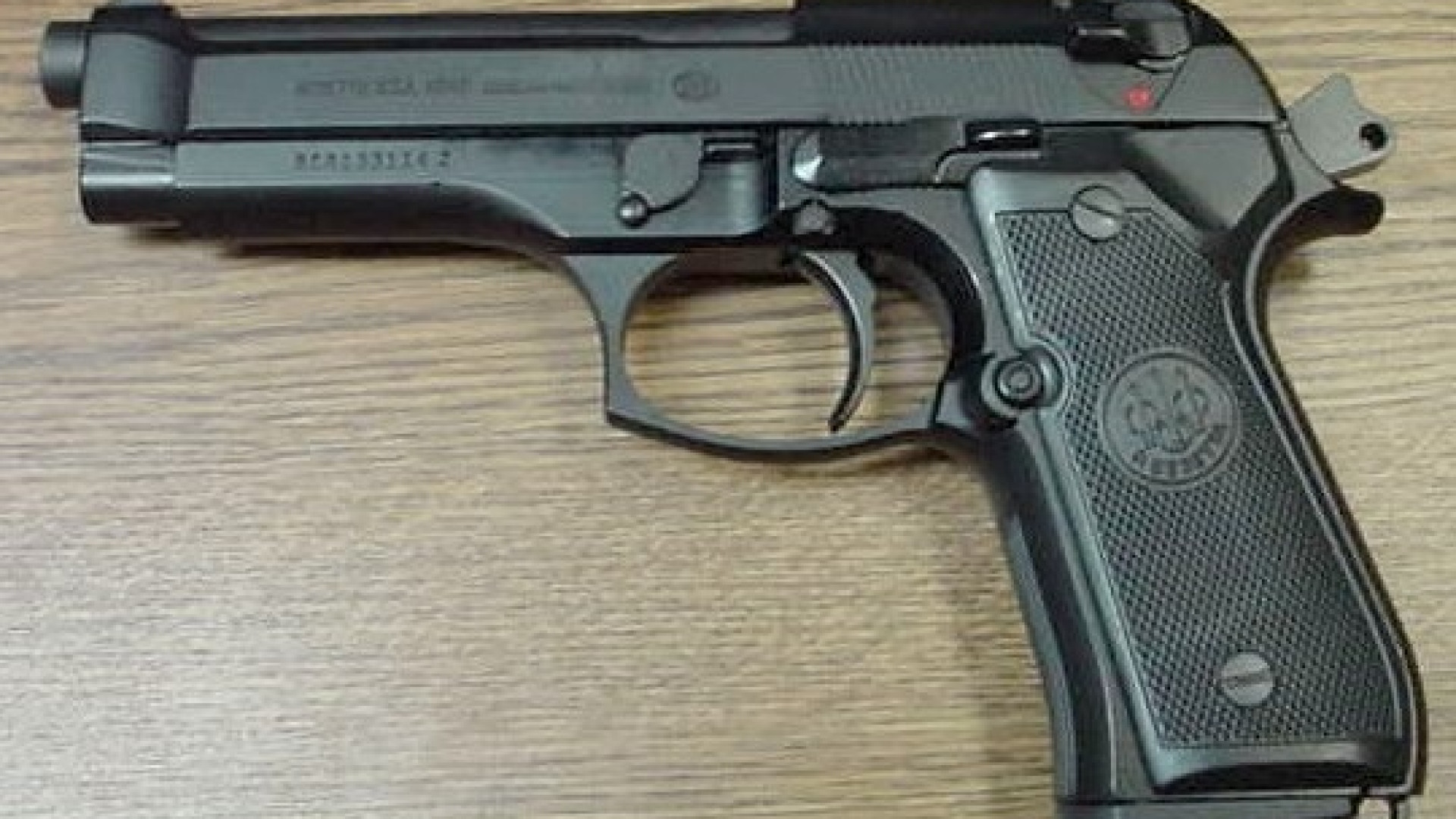 In via Colombo, passante trova in strada una pistola calibro nove