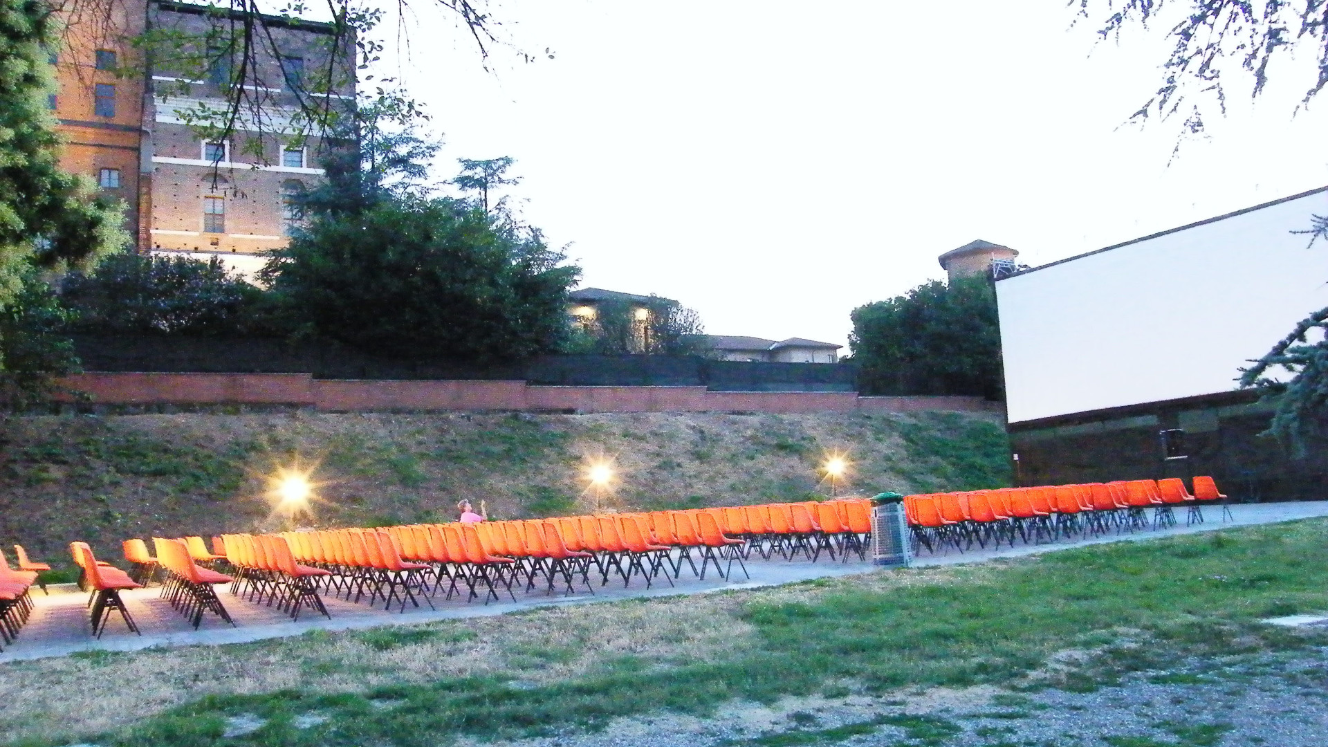 "Sarà l'estate del cinema all'aperto". Alcune sale al chiuso per ora non riaprono