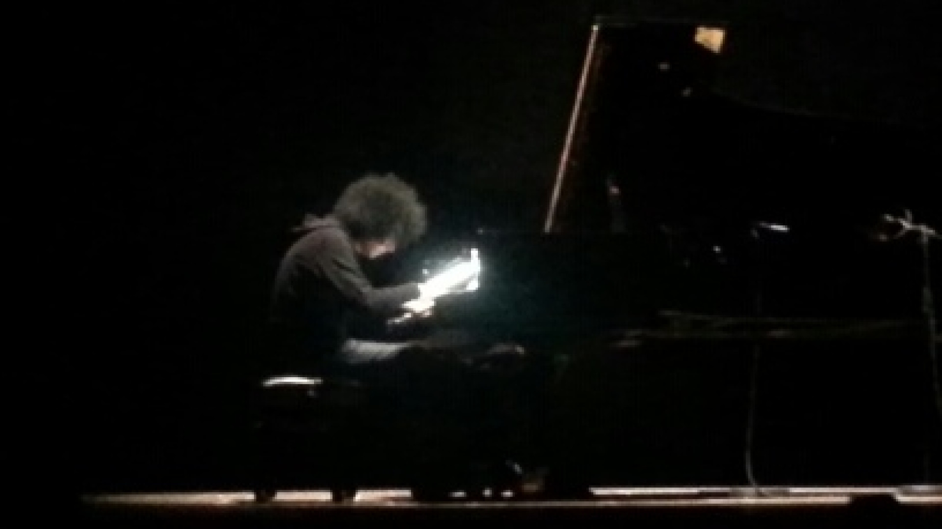 Il pianista Giovanni Allevi incanta ed entusiasma il Municipale. Tutto esaurito