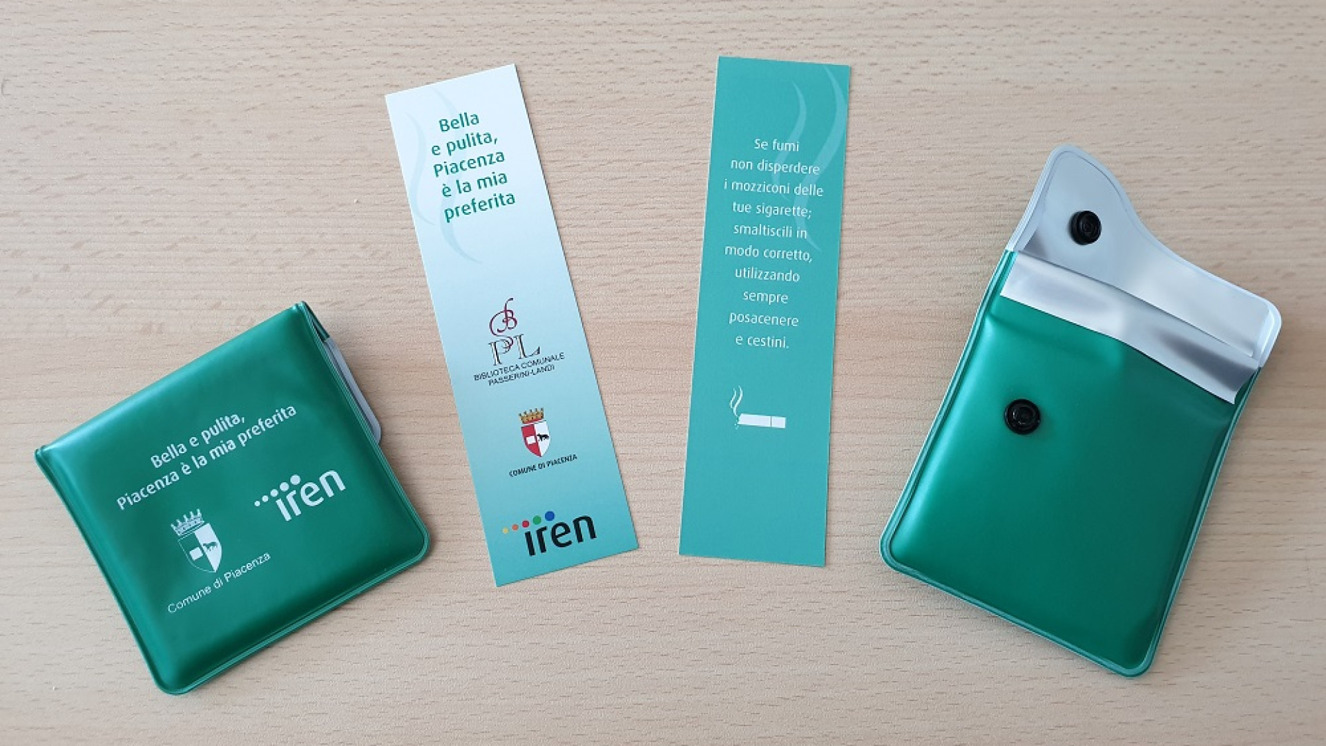 Posacenere portatili per i fumatori della biblioteca Passerini Landi